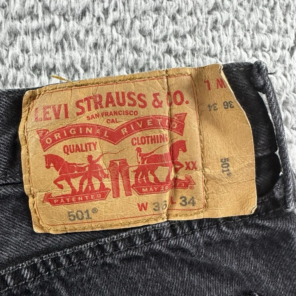Levis excellent preowned